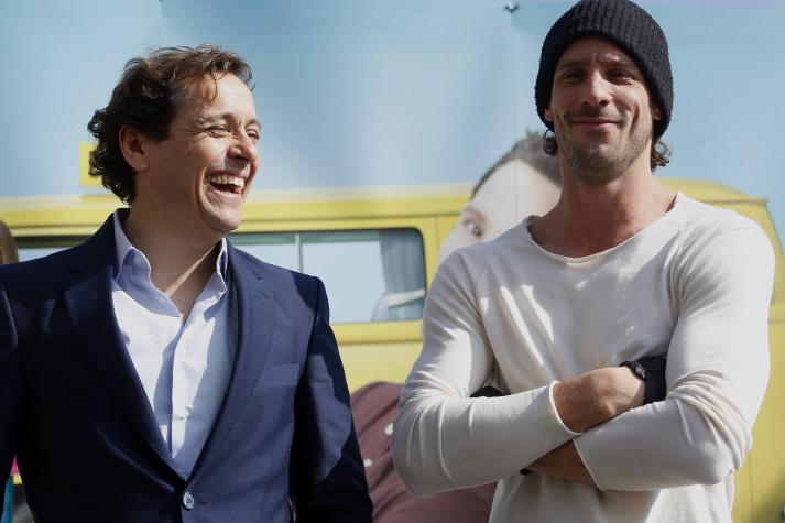 “Arde papi”: Gonzalo Valenzuela sorprende con destape