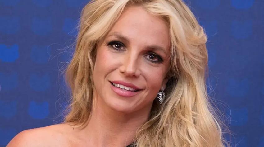 Padre de Britney Spears aceptó renunciar a su tutela