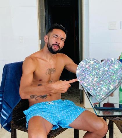 Mauricio Isla recibe coquetos comentarios por fotos en traje de baño