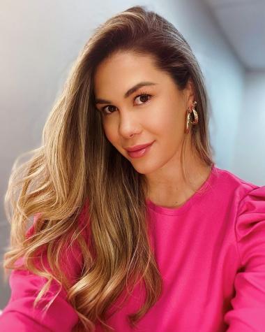 "Hermosa vista": Laura Prieto impacta con bikinazo desde la playa