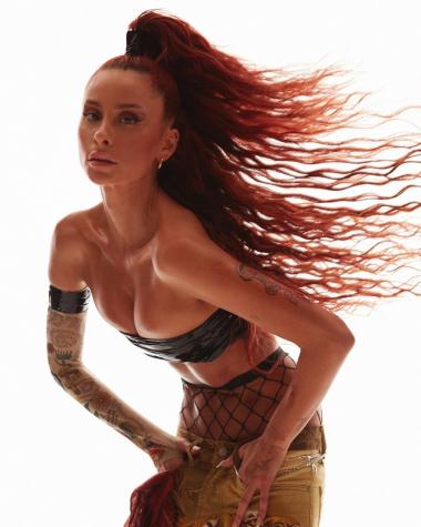 El destape de Cami Gallardo para promocionar nueva canción