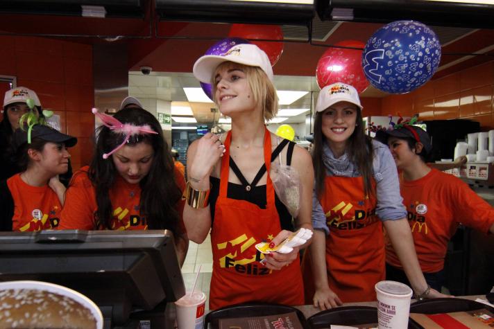 Tanza Varela deslumbra con look nocturno desde México