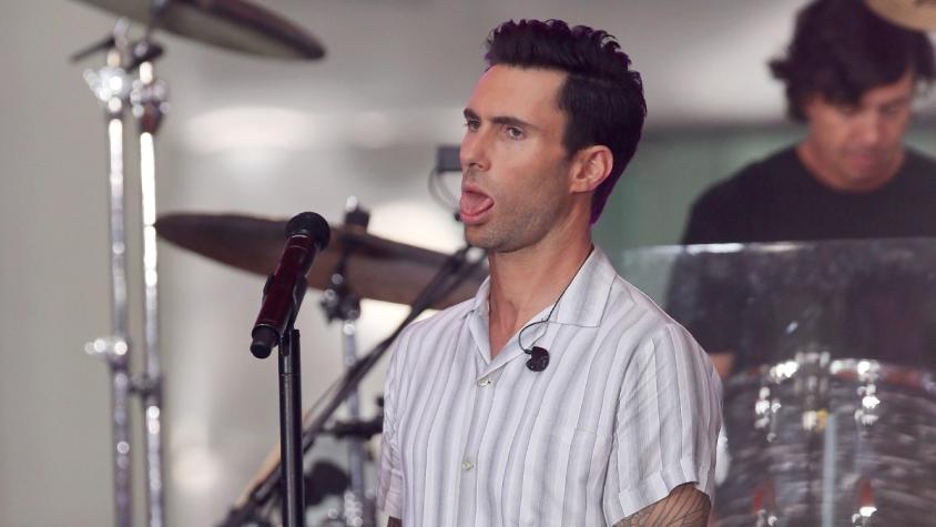 Adam Levine sale en su defensa tras polémico video