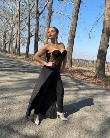 Kathy Orellana muestra su trasero por emprendimiento