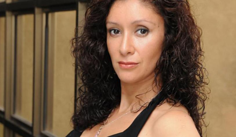 Angélica Sepúlveda se luce con gran escote en su traje de baño