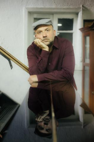 Camilo Salinas adelanta su disco con "Vals de la Costa Nostra"