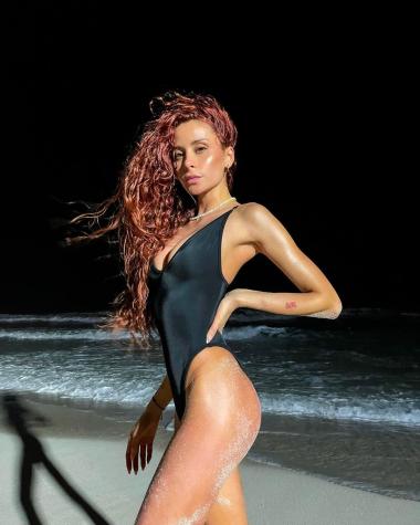 Cami Gallardo impacta posando en micro bikini