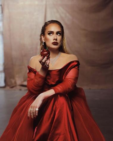 Adele llora en redes sociales tras suspender su residencia en Las Vegas