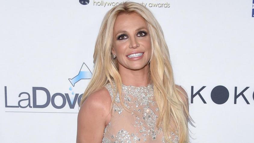 Britney Spears desafía la censura con desnudo total