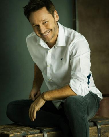 ¡Enamorado! Benjamín Vicuña confirma romance con romántico video