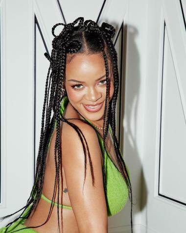 Rihanna encanta a sus fanáticos con nueva foto de su embarazo