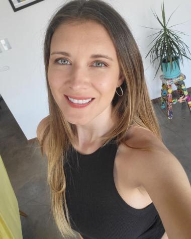 ¿Karol G? Carla Jara impacta al compartir su radical cambio de look