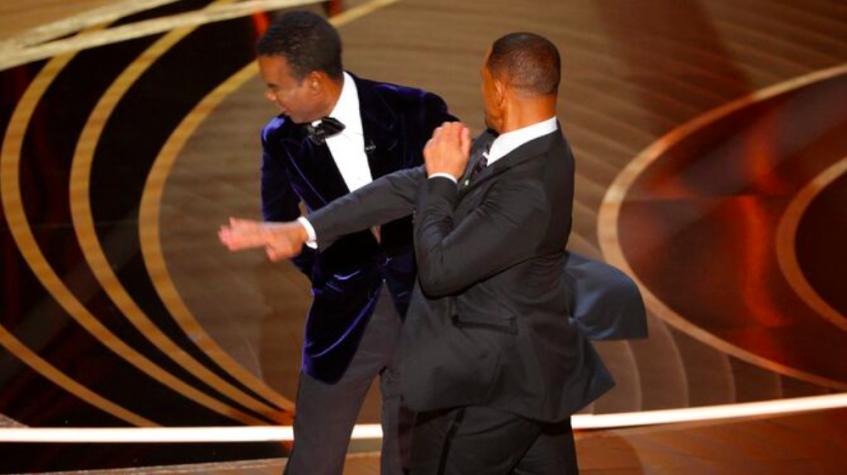 Por burlarse de su esposa: Will Smith golpeó a Chris Rock en vivo durante los Óscar 2022