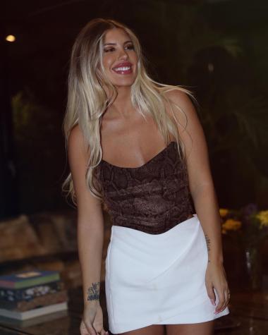 Coté López muestra las enormes piezas de sus hijas