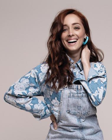 Francisca Walker muestra su otra faceta en show con colegas