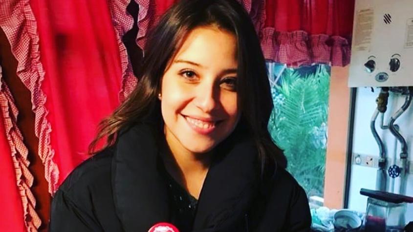 María José Quintanilla encanta con romántico beso playero