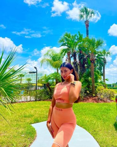 Fanny Cuevas incursiona en la música con bikinazo 