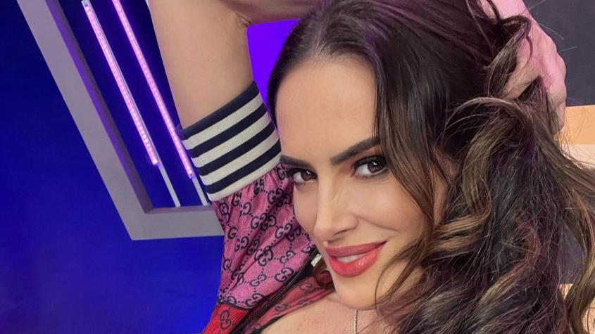 Adriana Barrientos llama la atención por extraño bikini