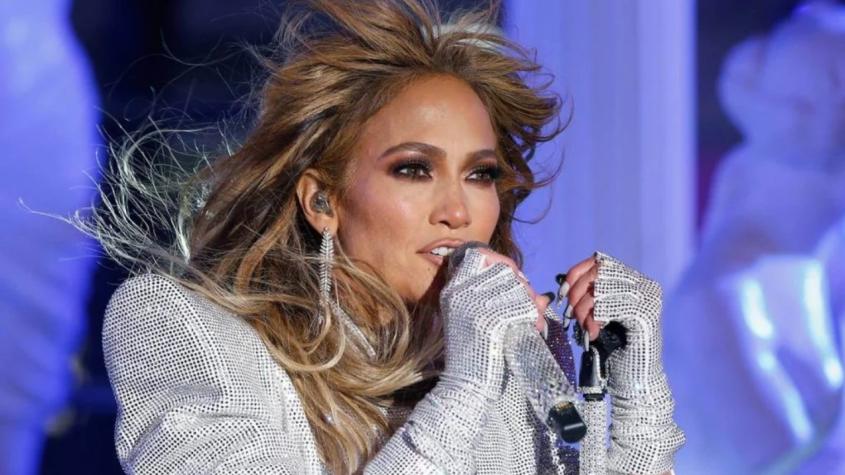 Jennifer Lopez tuvo accidente con su vestuario en pleno concierto