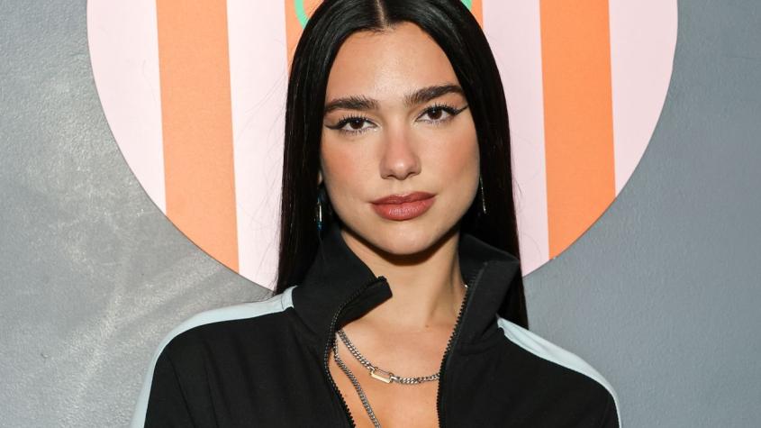 Los osados vestuarios de Dua Lipa: ¿cuál ocupará en Chile?