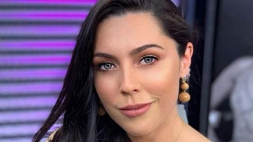 "La soltera más codiciada": Daniela Aránguiz saca suspiros con sexy vestido