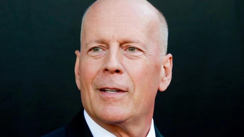 Bruce Willis aparece en redes sociales tras conocerse su compleja enfermedad