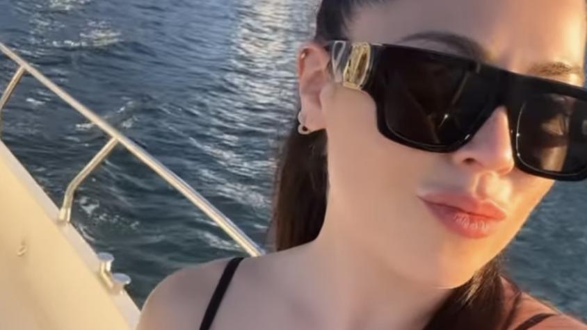 En un yate y escuchando a Pailita, Daniela Aránguiz seduce bailando en bikini