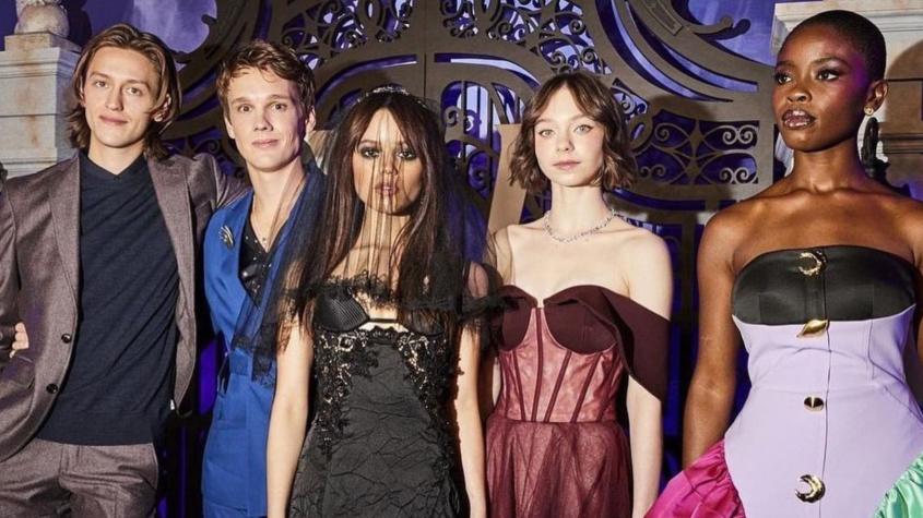 Actor de Merlina es acusado de abuso sexual: “Dejó que me violaran en su sótano”