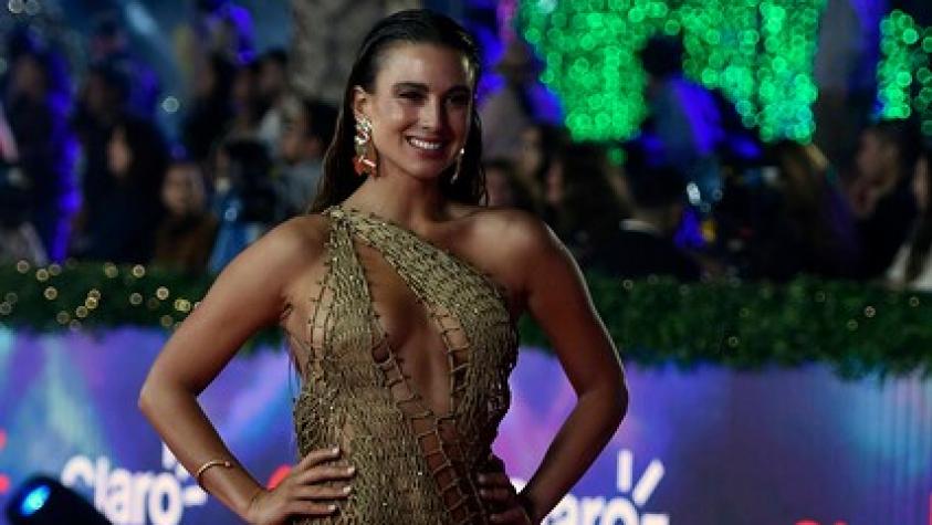 “Tenía que darle las gracias”: Tita Ureta se bañó en el mar con el vestido de la gala