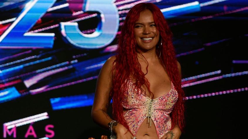 “Entré en shock y seguí manejando”: Karol G sobre el caos de sus fans chilenas