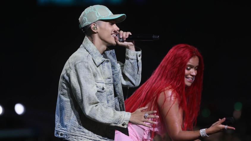 Cris MJ y Karol G cantan "Una noche en Medellín" sobre la Quinta Vergara
