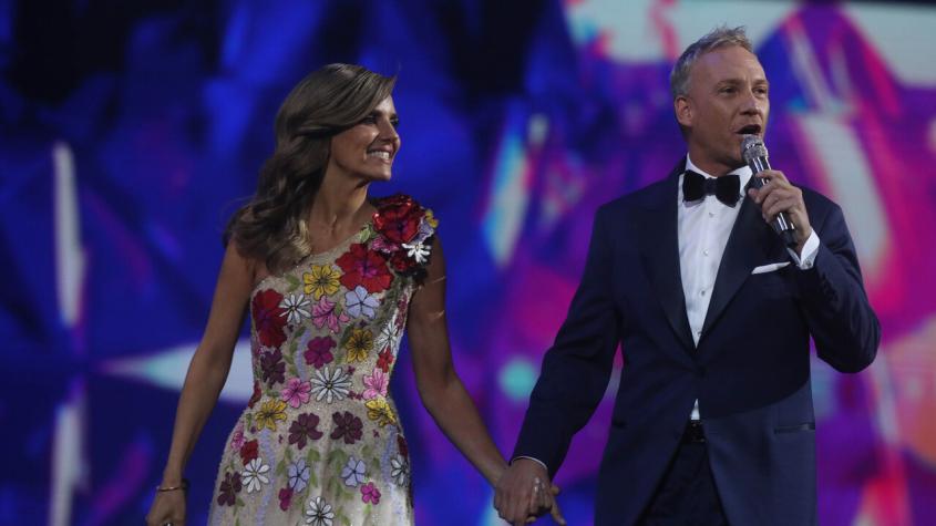 María Luisa Godoy y Martín Cárcamo comenzaron la última noche con un romántico beso