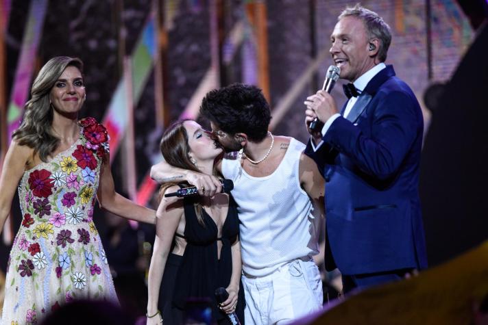 Cantando Indigo junto a Evaluna cierra la presentación de Camilo en Viña 2023