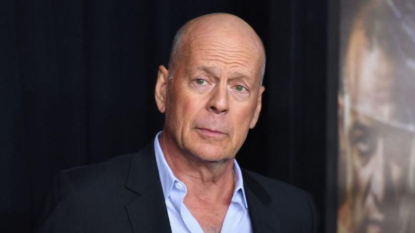 Esposa de Bruce Willis conmueve con especial petición a paparazzis que buscan fotografiarlo