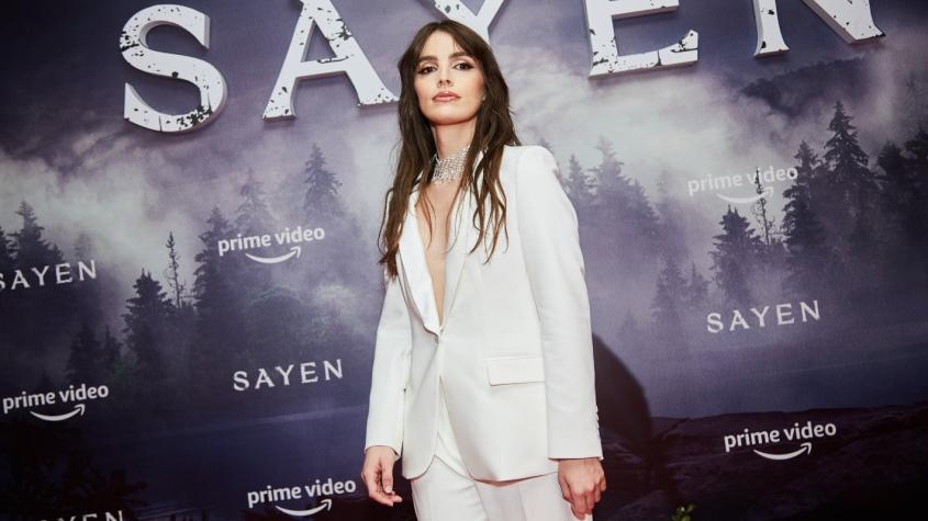 Lux Pascal impacta con su look en estreno de “Sayen”