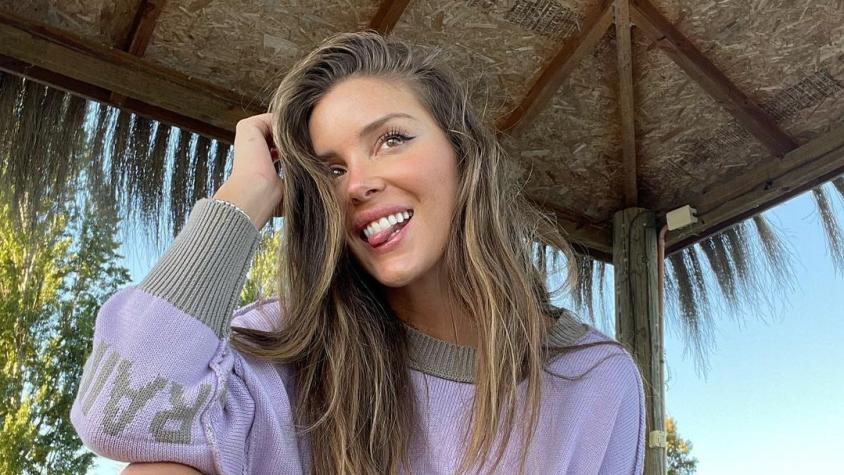Cata Vallejo responde a usuaria que la criticó por posar con la boca abierta
