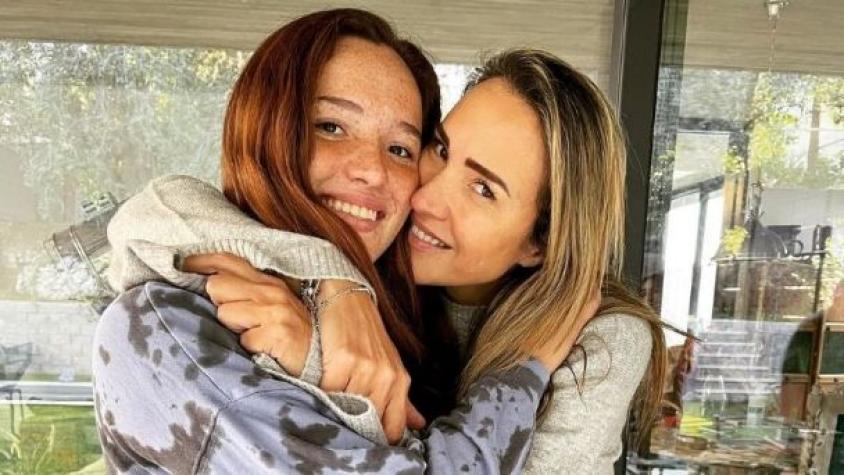 “Igual a Laura”: Angélica Castro impactó con foto del recuerdo