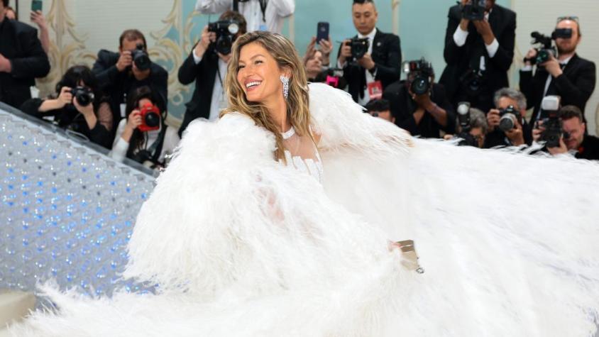 Como un ángel: Gisele Bündchen deslumbró en su paso por la Met Gala 2023