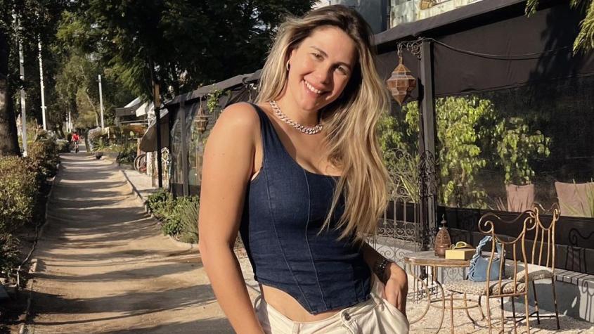 Laura Prieto deslumbra con destape en tinaja caliente