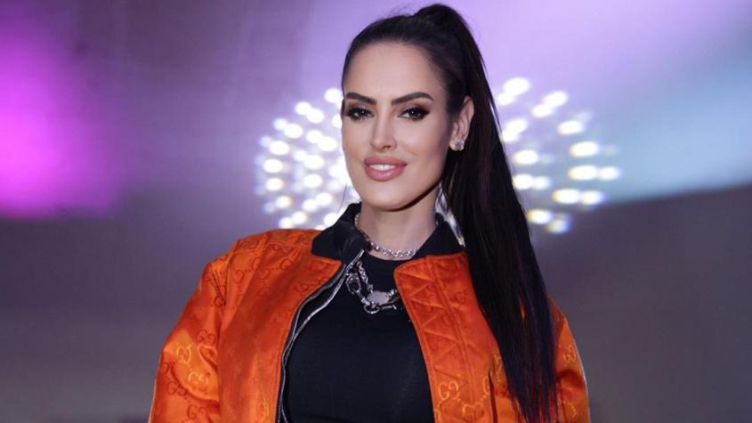 "Te ves sin dientes": Adriana Barrientos es cuestionada por foto al borde de la censura
