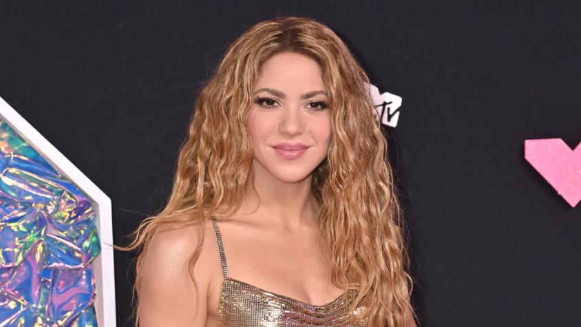 Así es la enorme estatua de Shakira que construyeron en Barranquilla