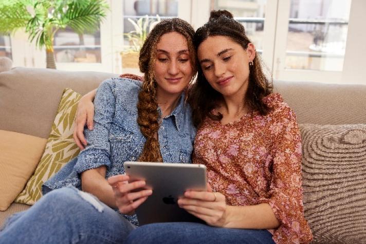 El tratamiento para que parejas de mujeres puedan ser madres