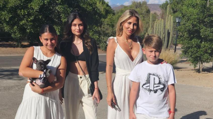 Gissella Gallardo junto a sus hijos Gissella Gallardo junto a sus hijos