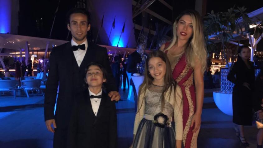 Jorge Valdivia y Daniela Aránguiz junto a sus hijos Jorge Valdivia y Daniela Aránguiz junto a sus hijos