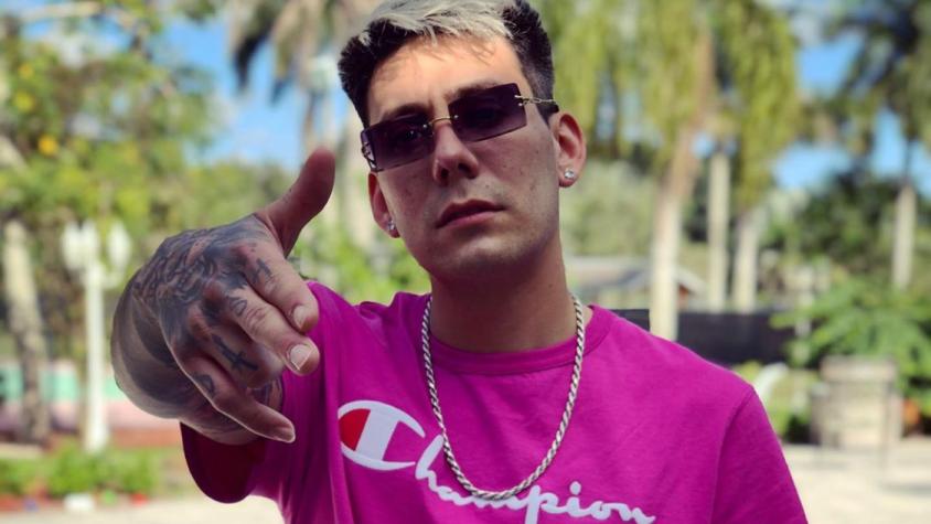 El gran y colorido tatuaje que se hizo en el cuello el recordado Dash