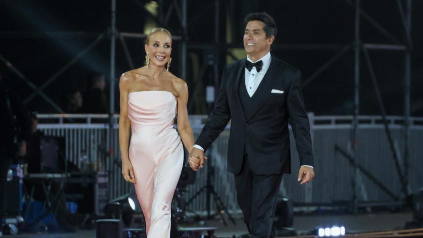 Presentados por Martín Cárcamo: Los looks de Karen Doggenweiler y Rafael Araneda en la gala de Viña 2025