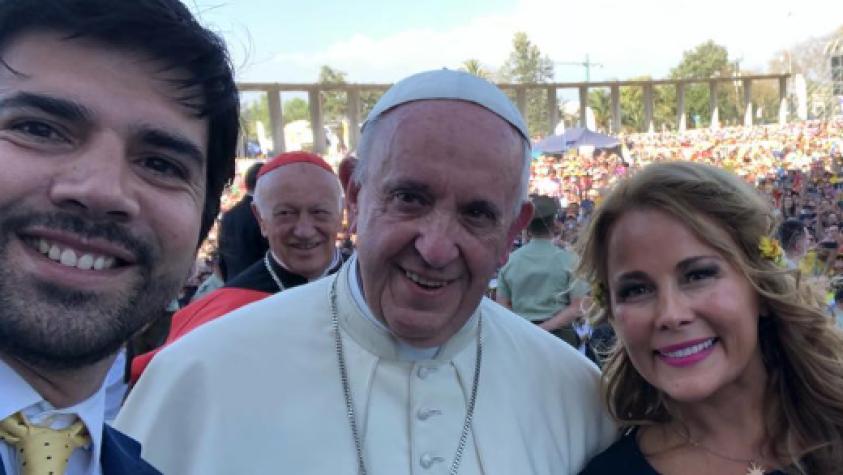La vez que Cathy Barriga se salió del protocolo y se tomó una selfie con el Papa Francisco en Maipú: "Un momento mágico"