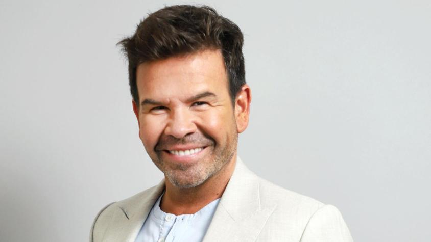 Nacho Gutiérrez comparte románticas fotos con su esposo desde la nieve