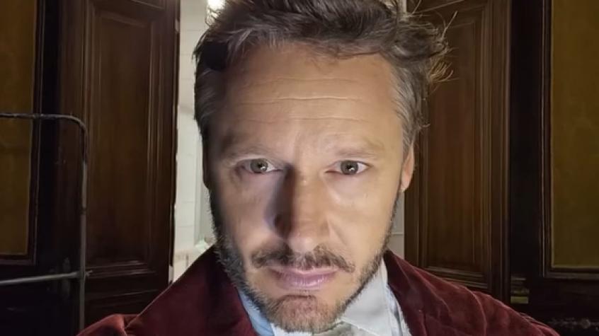 Vinculan a reconocida actriz de "Brujas" con Benjamín Vicuña: "Alguien entró a la habitación y los pilló chanchito"