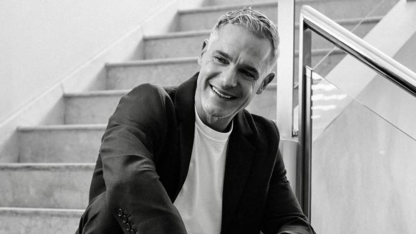 Reaparición de Ricardo Fernández en la TV saca suspiros en redes: así se ve el actor a sus 46 años